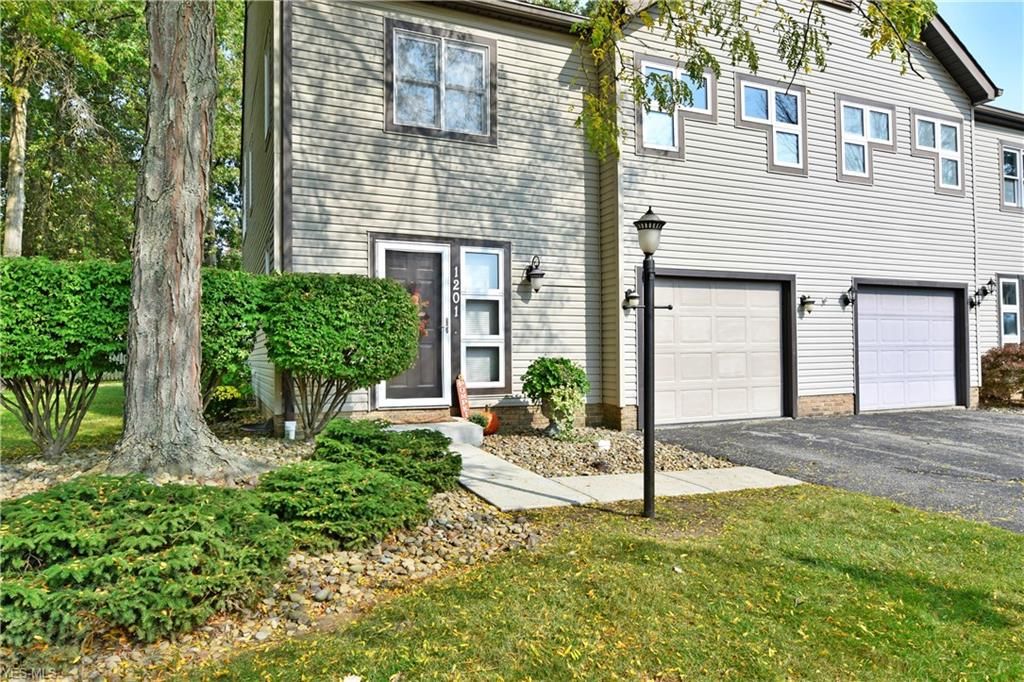 1201 Surrey Point Dr SE, Warren, OH 44484 See Estimated Value