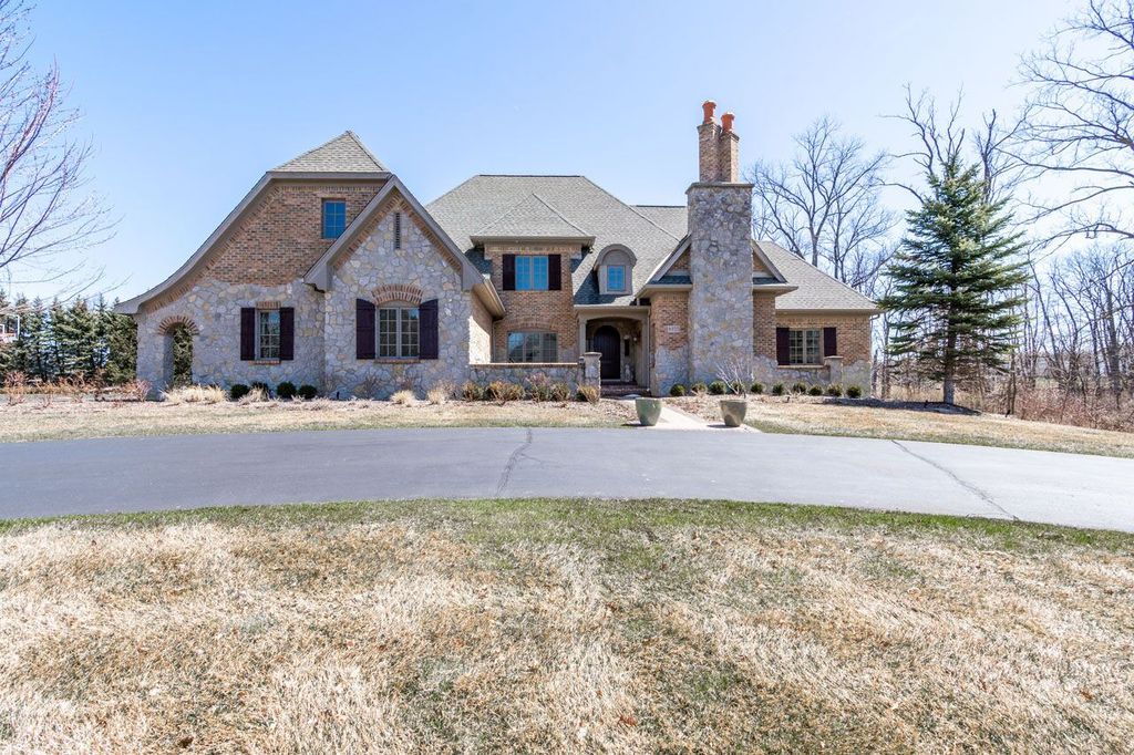 8355 Misty Mdws, Grand Blanc, MI 4 Bed, 5 Bath SingleFamily Home