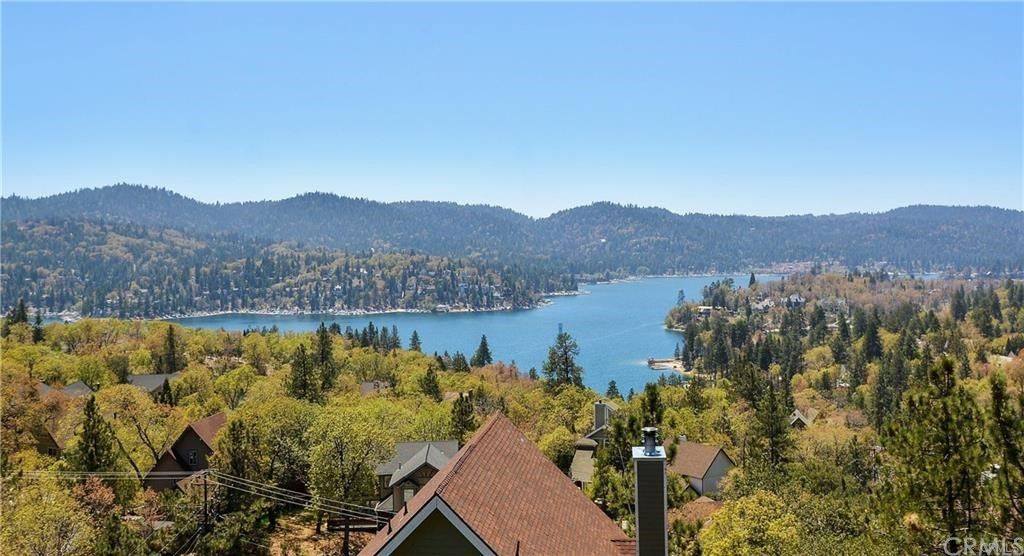 1326 Yellowstone Dr, Lake Arrowhead, CA 92352