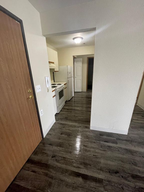 3900 Burneway Dr, Lansing, MI 48911
