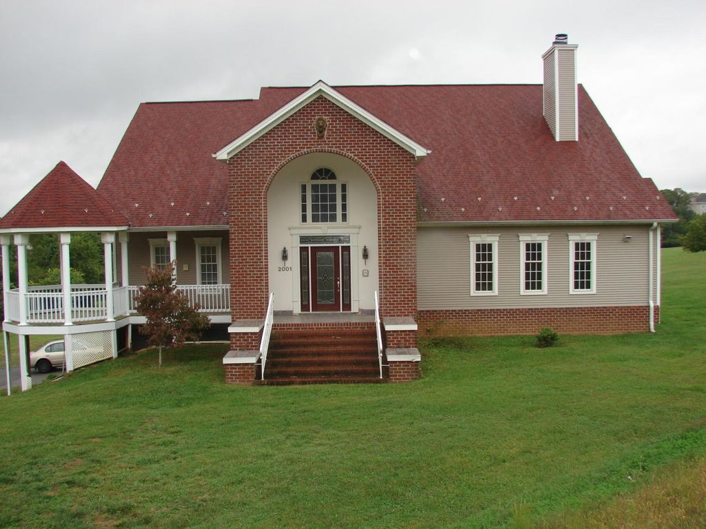 2001 Mountain View Rd, Vinton, VA 5 Bed, 3.5 Bath SingleFamily Home