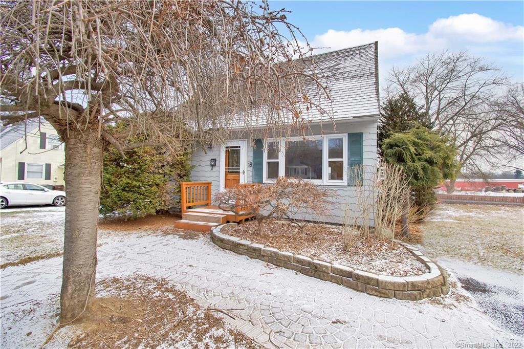 18 Grove St, Enfield, CT 06082