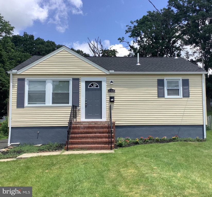 318 Savannah Rd, Baltimore, MD 21221