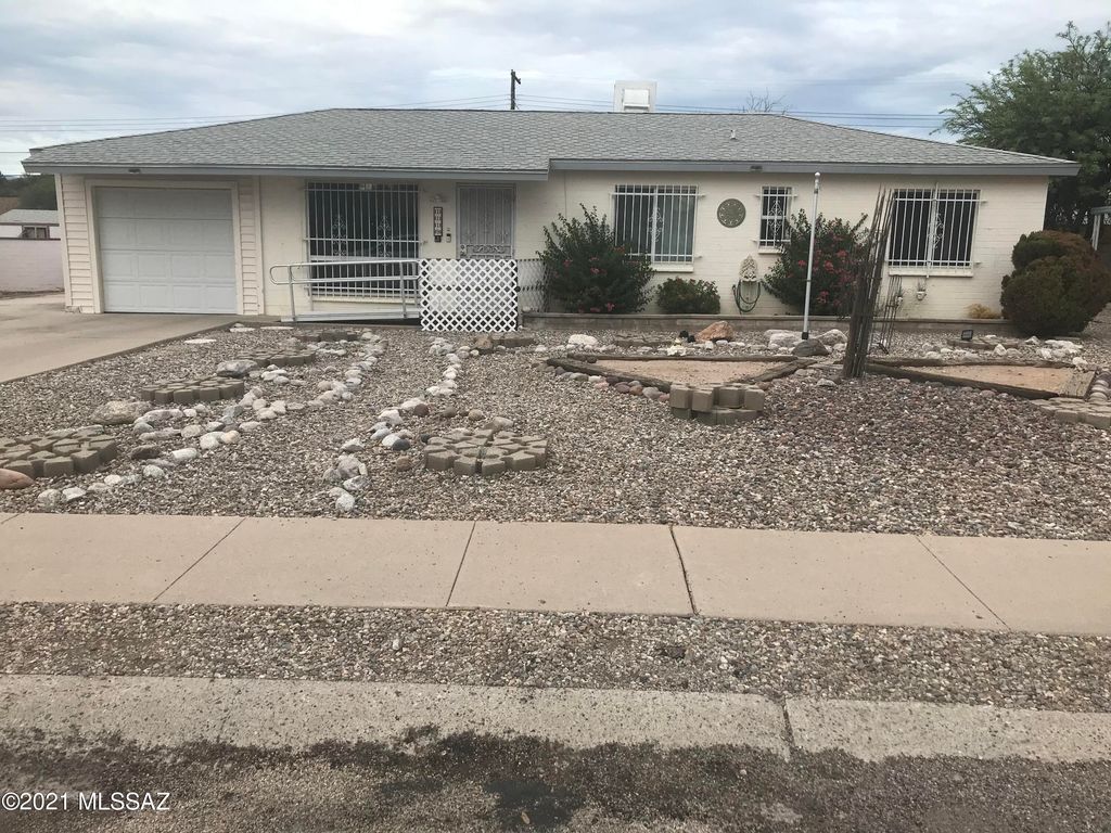 1119 S Duquesne Dr, Tucson, AZ 85710