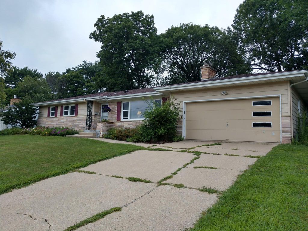 4902 Odana Rd, Madison, WI 4 Bed, 1.5 Bath SingleFamily Home 11