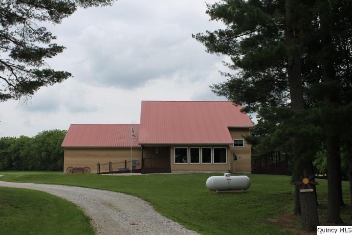 84 E 1900th St, Plainville, IL 62365