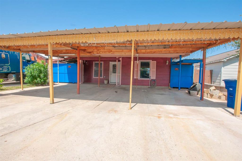 11815 Mohawk Dr, Laredo, TX 78045