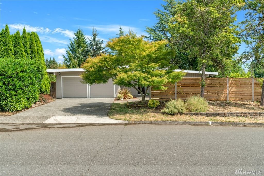 1126 166th Ave SE, Bellevue, WA 98008