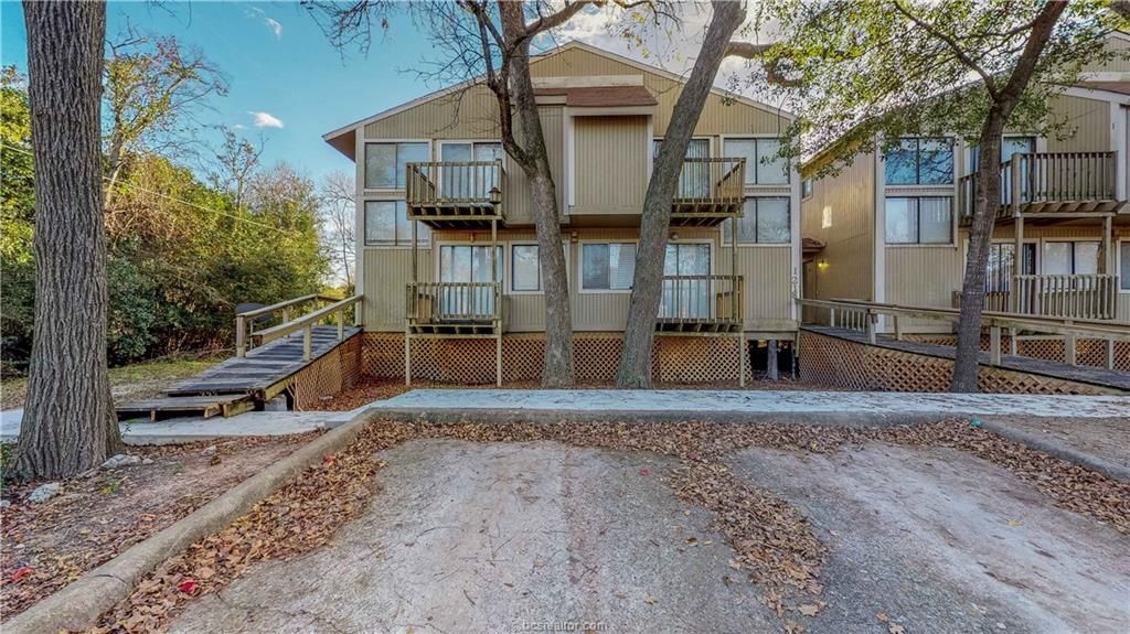 1218 Holik Dr #D, College Station, TX 77840