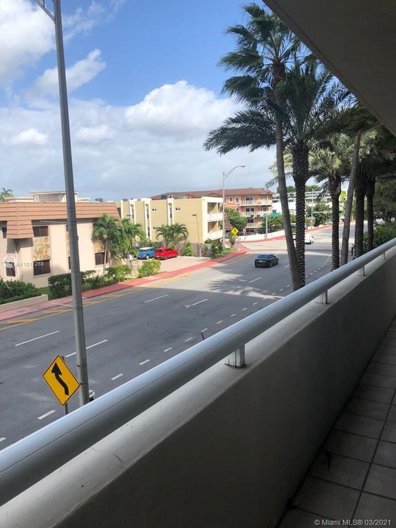 8925 Collins Ave #2E, Miami Beach, FL 33154