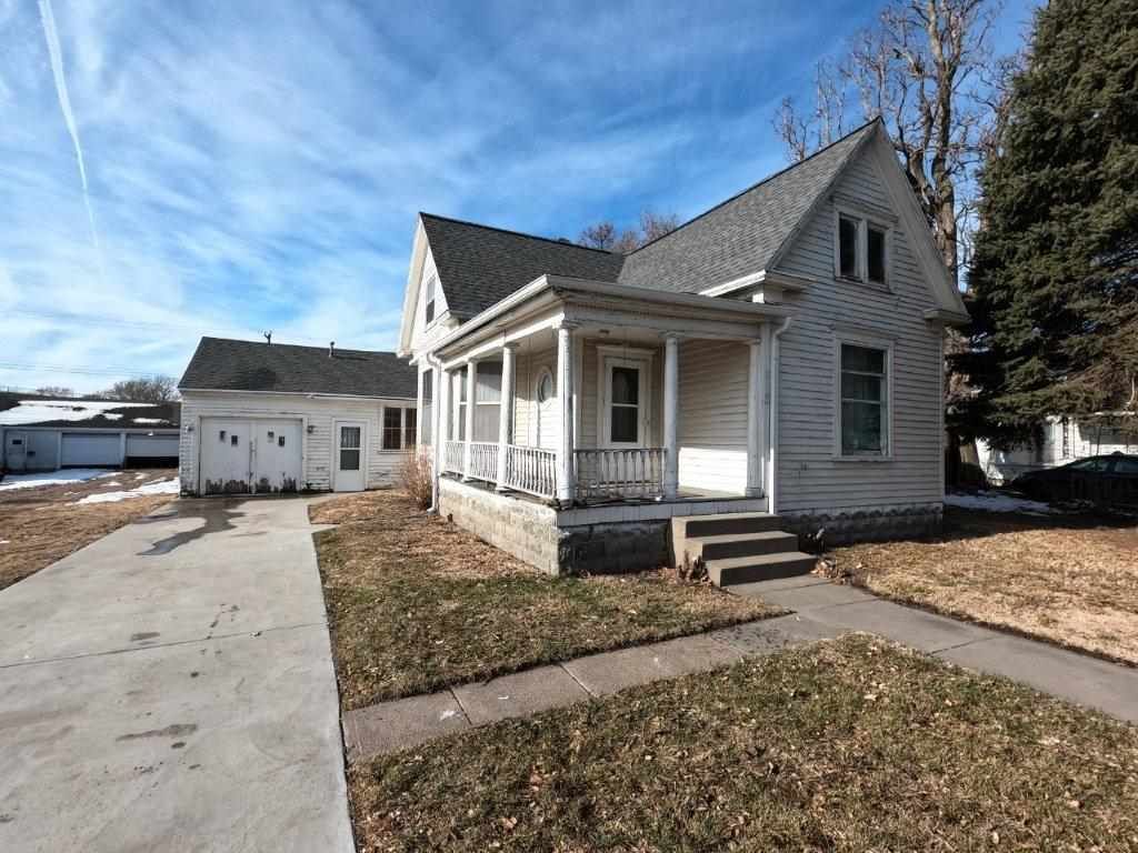 113 Center St, Gibbon, NE 68840