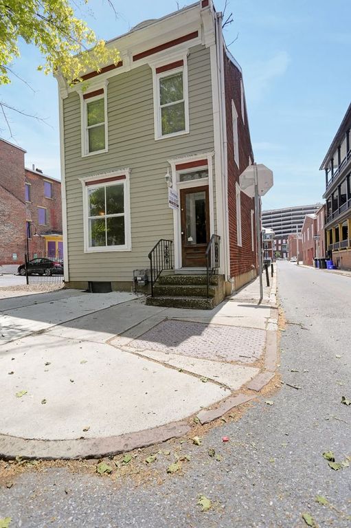 241 North St, Harrisburg, PA 3 Bed, 1.5 Bath Townhouse 14 Photos