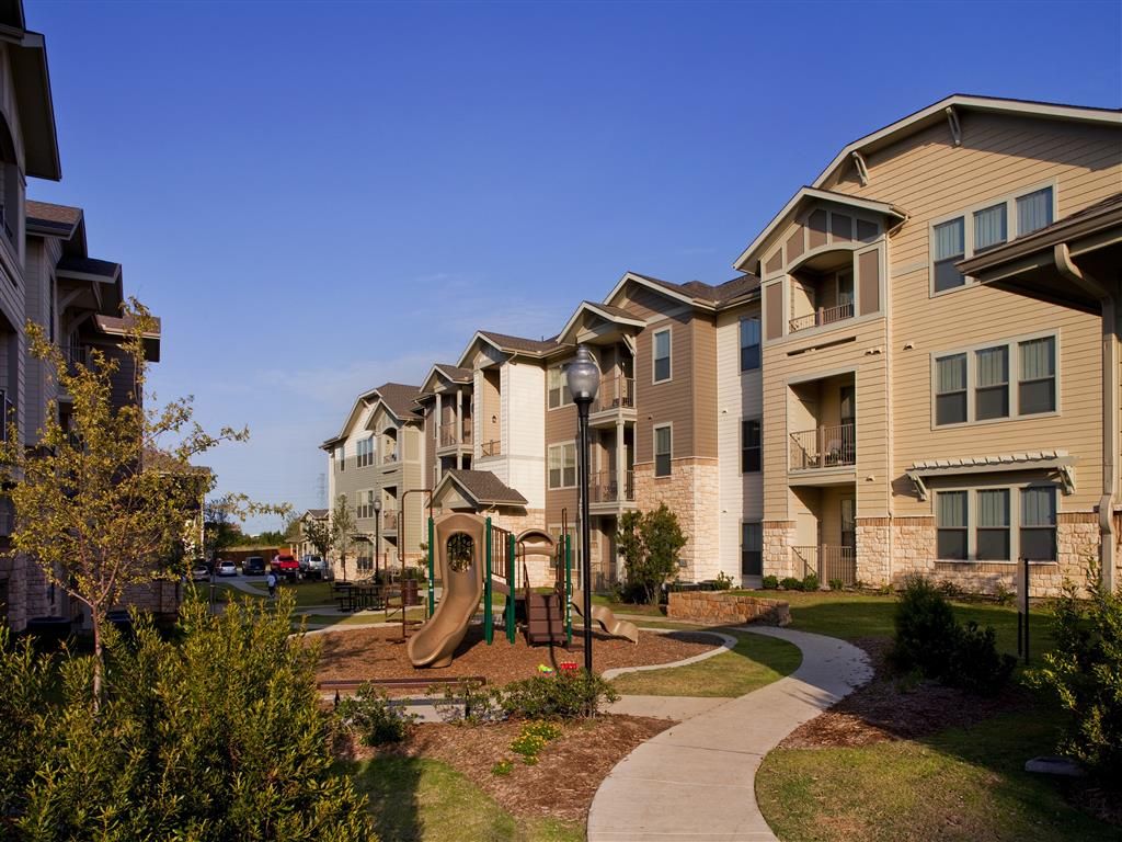 1021 Oak Grove Rd, Fort Worth, TX 76115