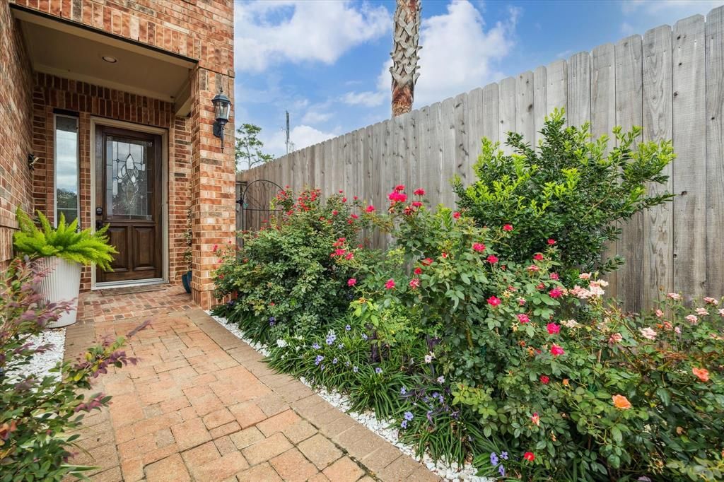 7608 Shady Villa Gdn, Houston, TX 77055