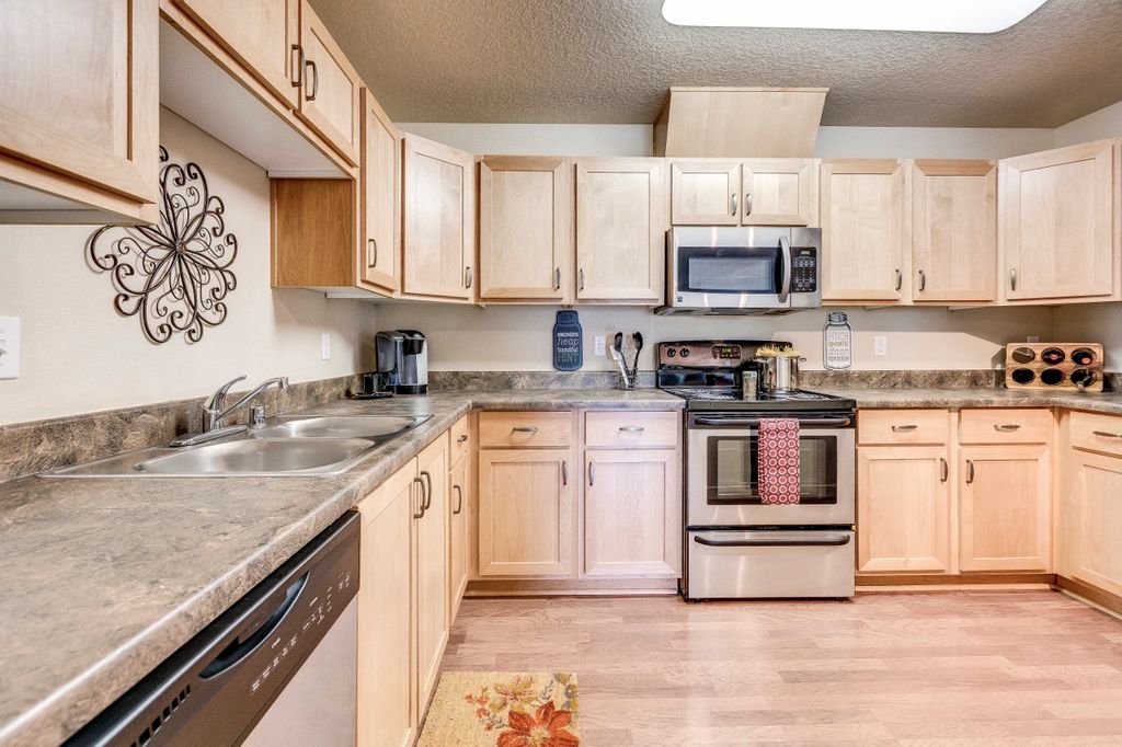 7915 NE Burton Rd, Vancouver, WA 98662