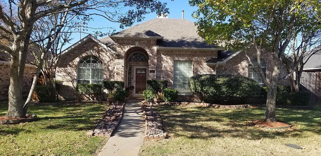 1041 Essex Dr, Cedar Hill, TX 75104