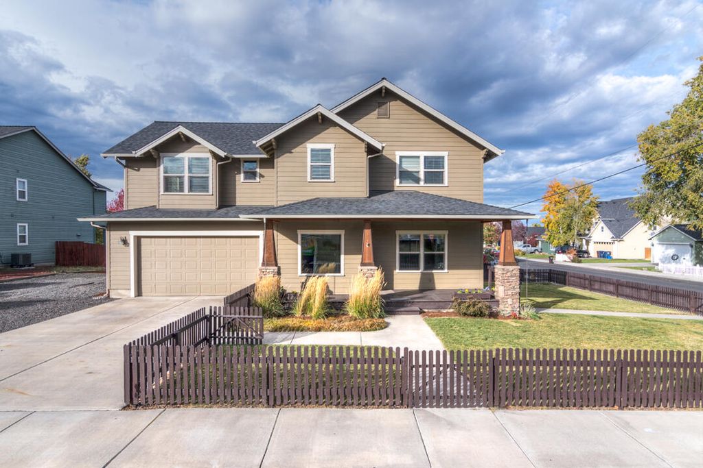 1365 NW 16th Ct, Redmond, OR 97756