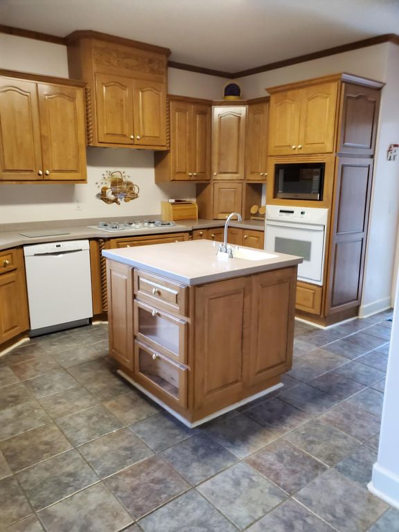 682 Hickson Rd, Midville, GA 30441