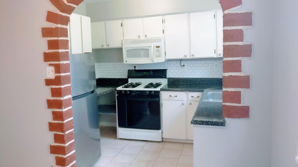 1302 N Meade St #17, Arlington, VA 22209