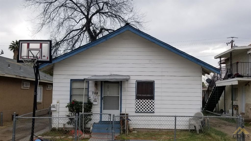 704 M St, Bakersfield, CA 93304