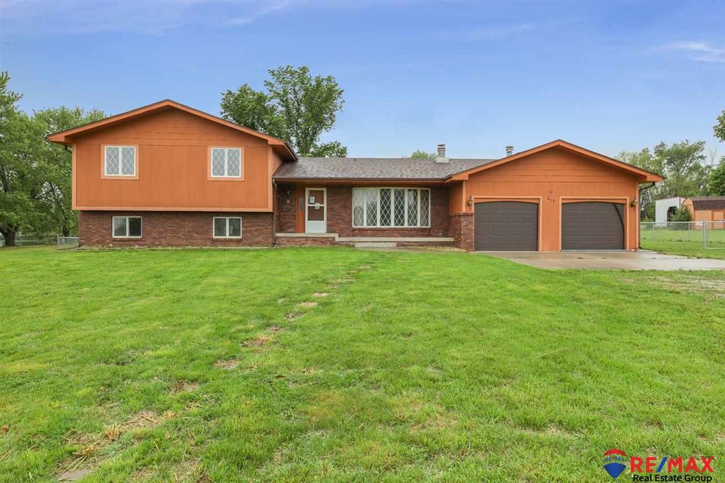 517 Briarwood Dr, Yutan, NE 68073