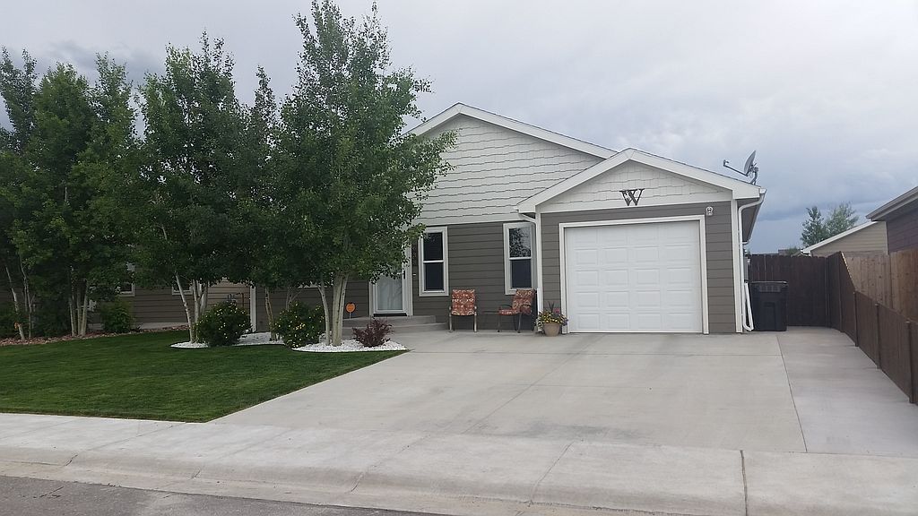 638 Pony Express Trl, Evansville, WY 82636