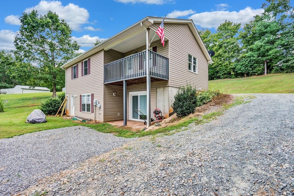 2459 Grassy Hill Rd, Rocky Mount, VA 4 Bed, 3 Bath SingleFamily Home