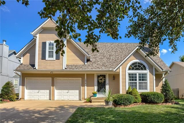 1076 N Logan St, Olathe, KS 66061