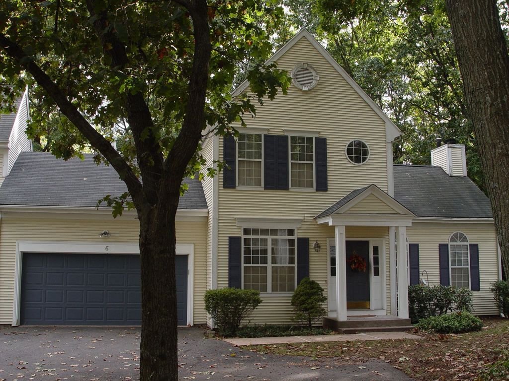 6 Whitward Pl, Windsor, CT 06095