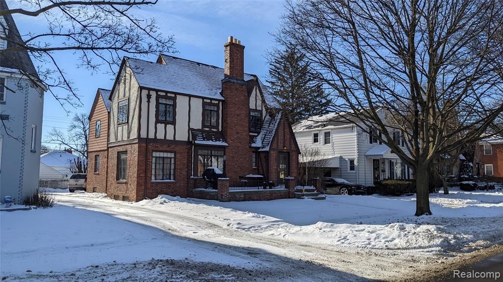 2220 E Court St, Flint, MI 48503