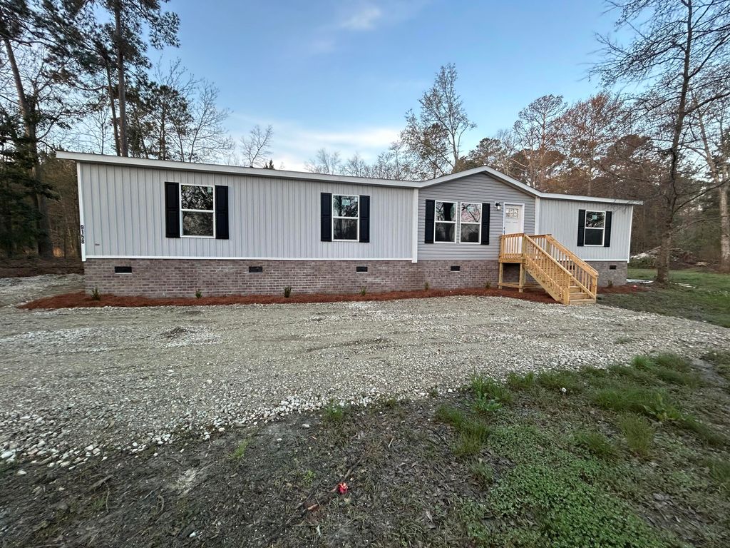 9158 Old State Rd, Holly Hill, SC 29059