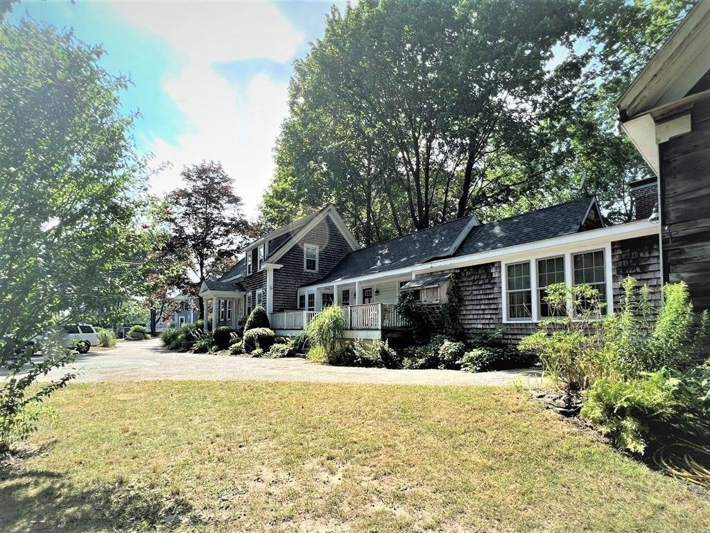 11 Forest St, Middleboro, MA 02346