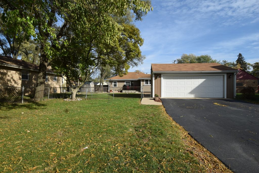 347 Barron St, Bensenville, IL 60106