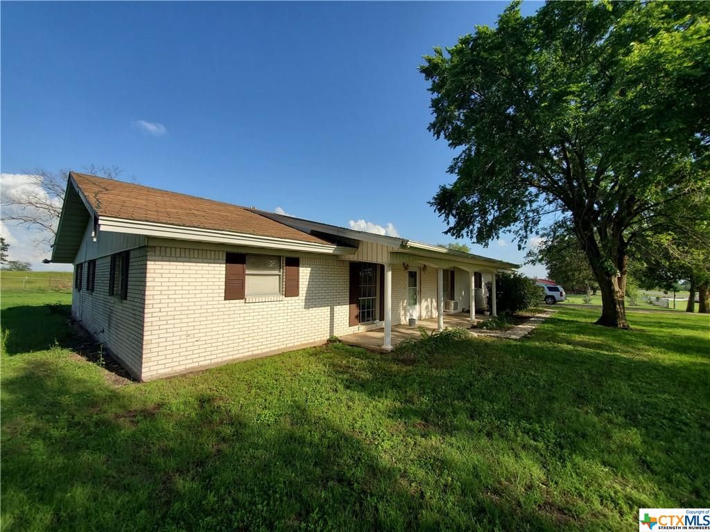 501 N 8th St, Buckholts, TX 76518