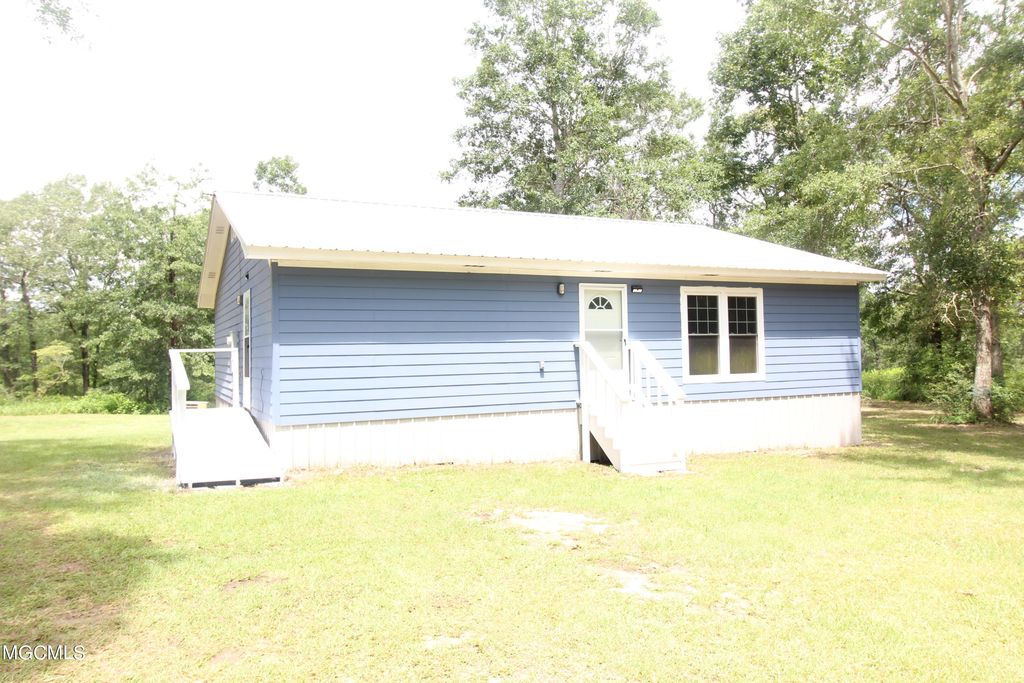 176 Long Leaf Rd, Lucedale, MS 39452