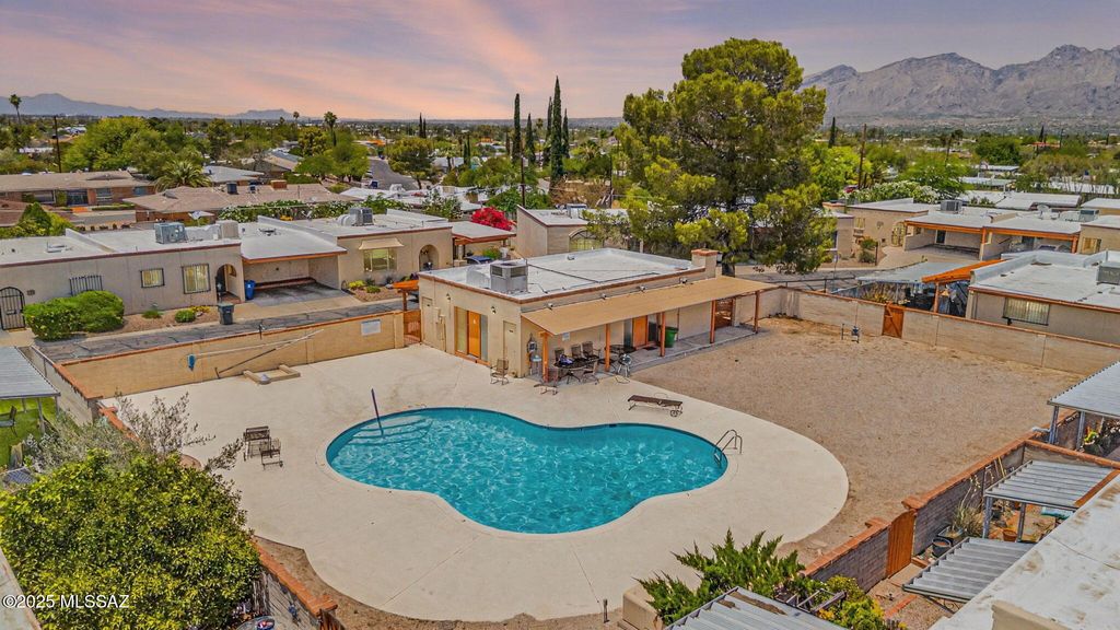 880 S  Ciudad Cir, Tucson, AZ 85710