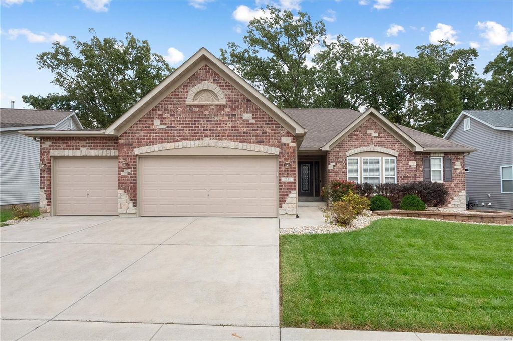 1254 Spring Lilly Dr, High Ridge, MO 63049