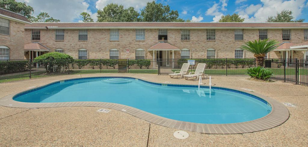 3805 Sherwood Ln, Houston, TX 77092