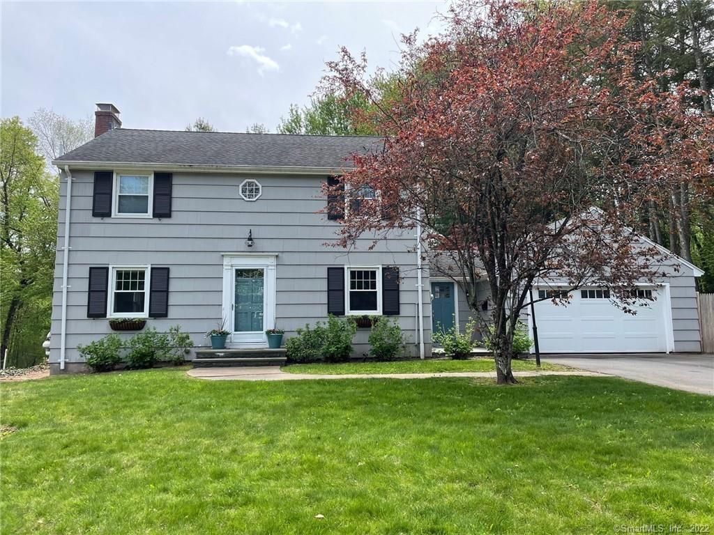 49 Richmond Ln, West Hartford, CT 06117