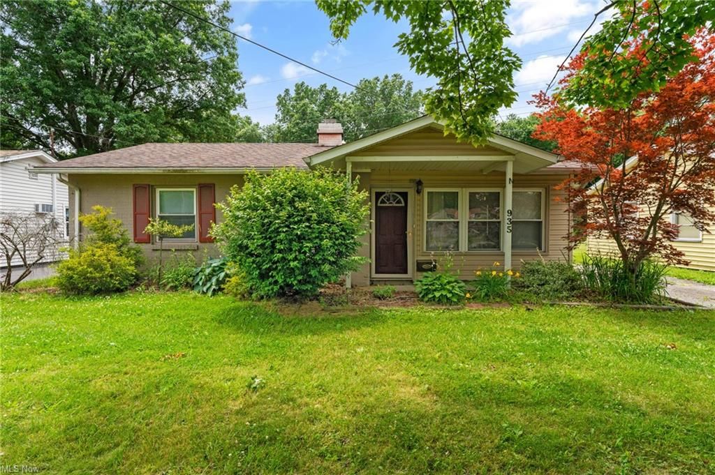 935 Donmar Ln, Youngstown, OH 44511