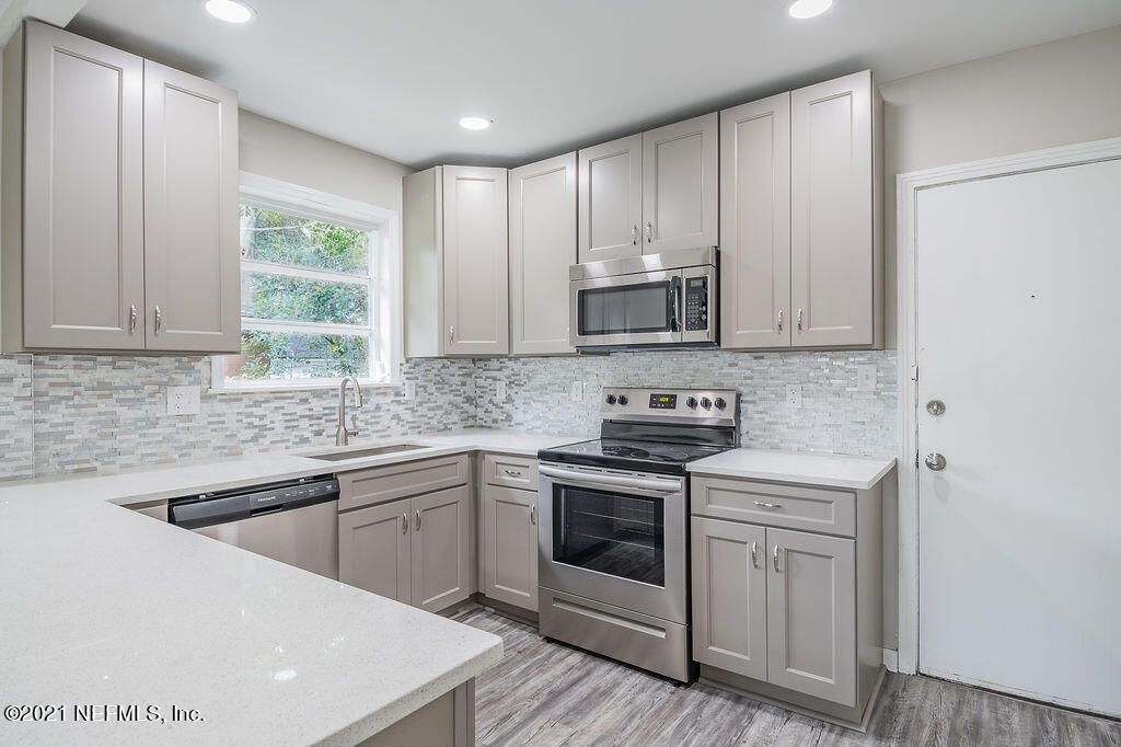 3546 Myra St, Jacksonville, FL 32205