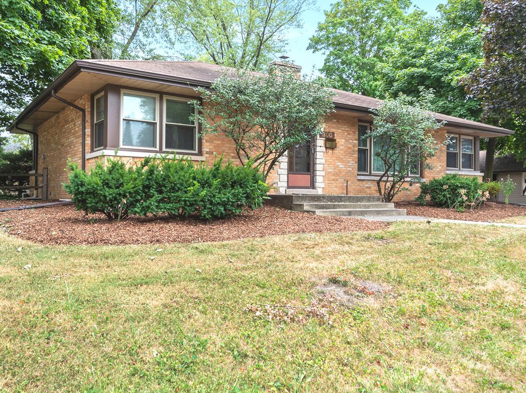 300 S Michigan Ave, Addison, IL 60101 Trulia