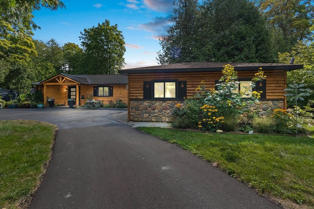 250 Clar Lin Rd, Algoma, WI 54201