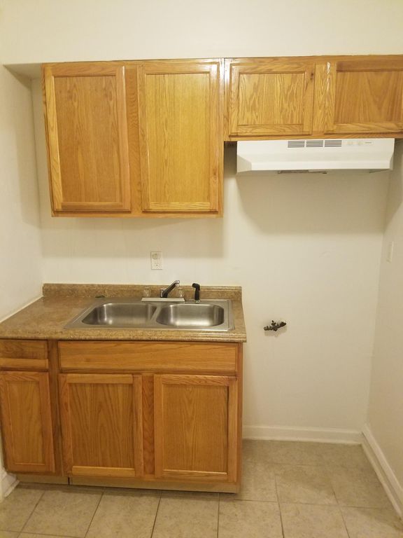 1155 W 83rd St #1, Chicago, IL 60620