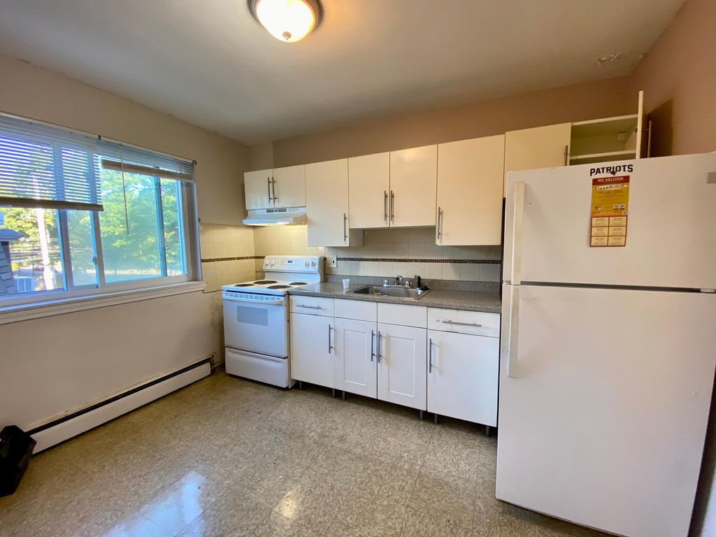 6 Waterloo St #5, Hyde Park, MA 02136