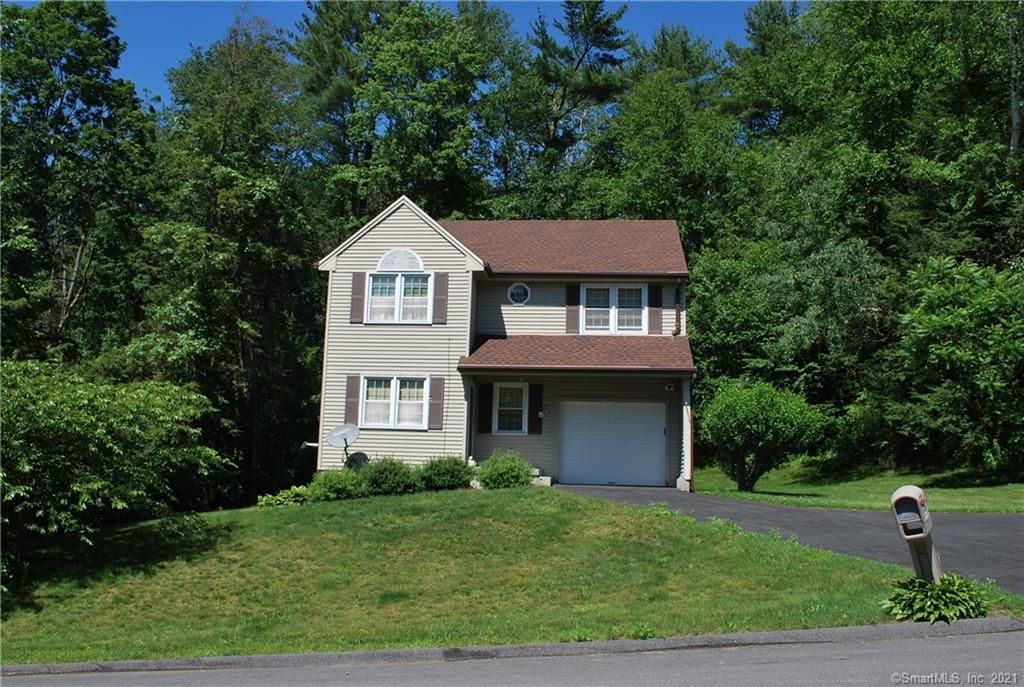 91 Tall Tree Ln, Torrington, CT 06790