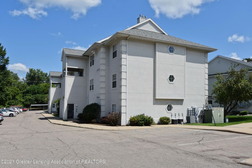 268 W Saginaw St #103, East Lansing, MI 48823