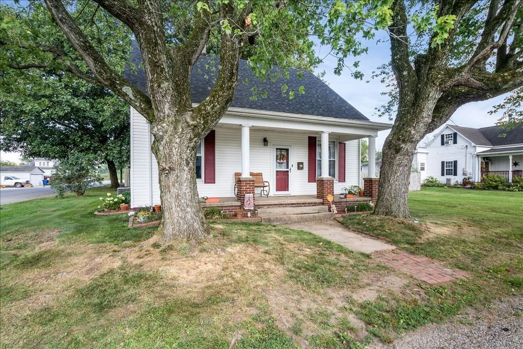 1004 S 2nd St, Boonville, IN 47601