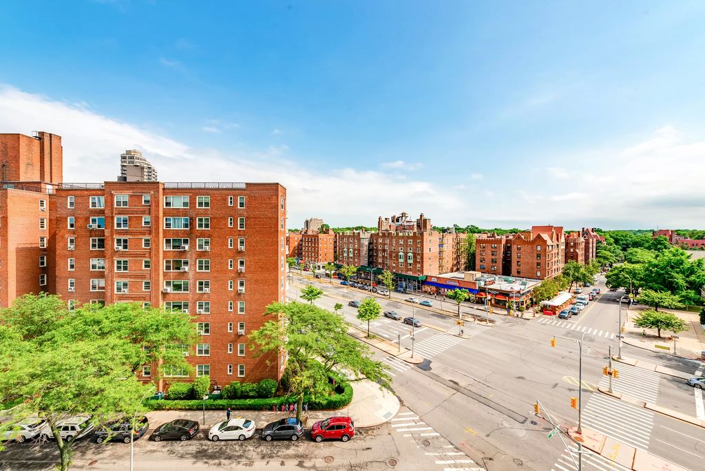 110-11 Queens Blvd #8A, Forest Hills, NY 11375
