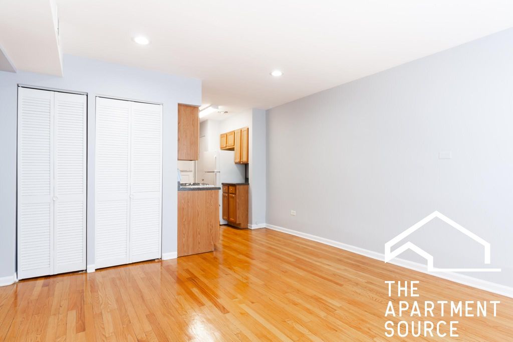 6535 N Mozart St #2R, Chicago, IL 60645